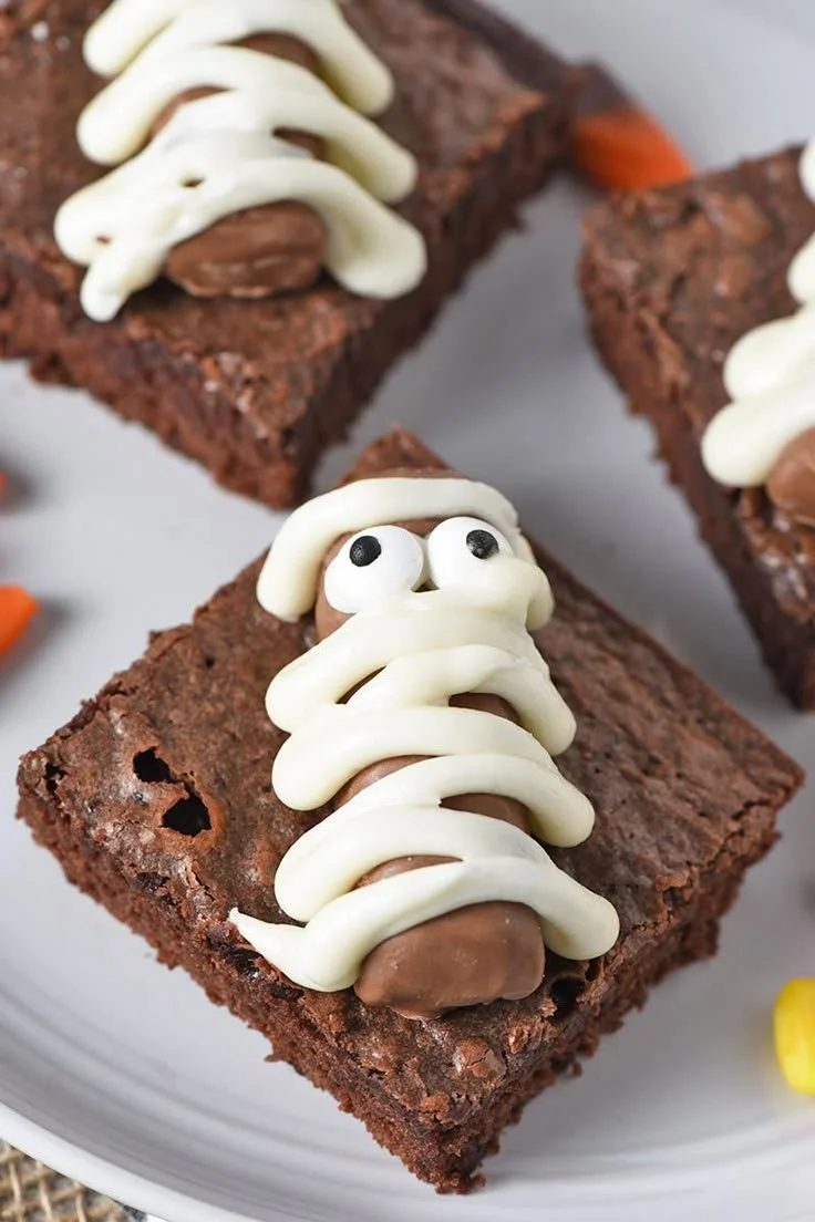 Easy Twix Bar Mummy Halloween Brownies for kids' snacks