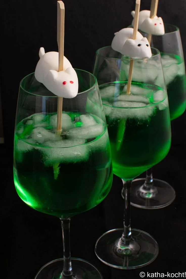 Halloween-themed Melonen-Spritz cocktail by Katha-kocht