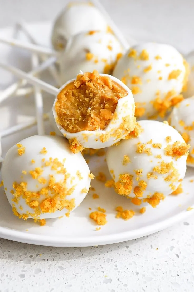 Delicious pumpkin cake pops recipe for fall and Halloween celebrations.