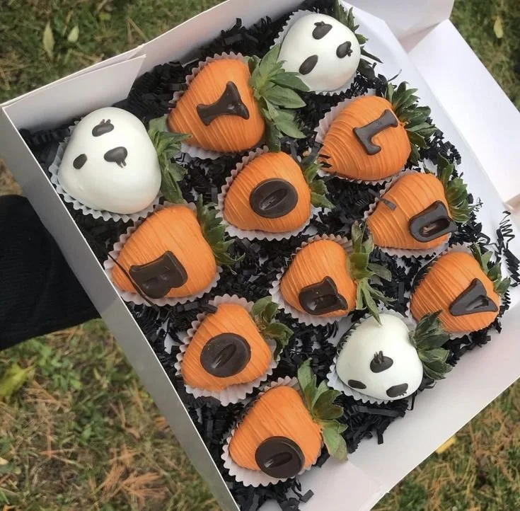 Spooky Halloween cupcakes and chocolate-covered strawberries for festive treats